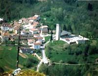Lusevera vista dalla croce posta sul Gran Monte