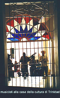 Musicisti alla casa della cultura di Trinidad