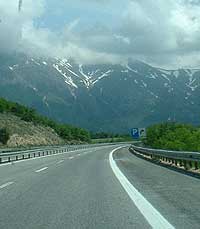 Vista del Gran Sasso dall'autostrada A24