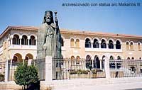 arcivescovado con statua