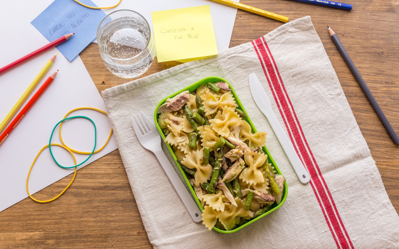 Farfalle con sgombro e punte di asparagi