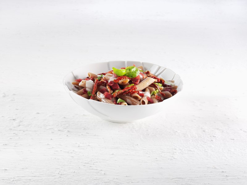 1.Penne di grano saraceno con Bresaola IGP e pomodori Datterini Penne di grano saraceno con Bresaola IGP e pomodori Datterini