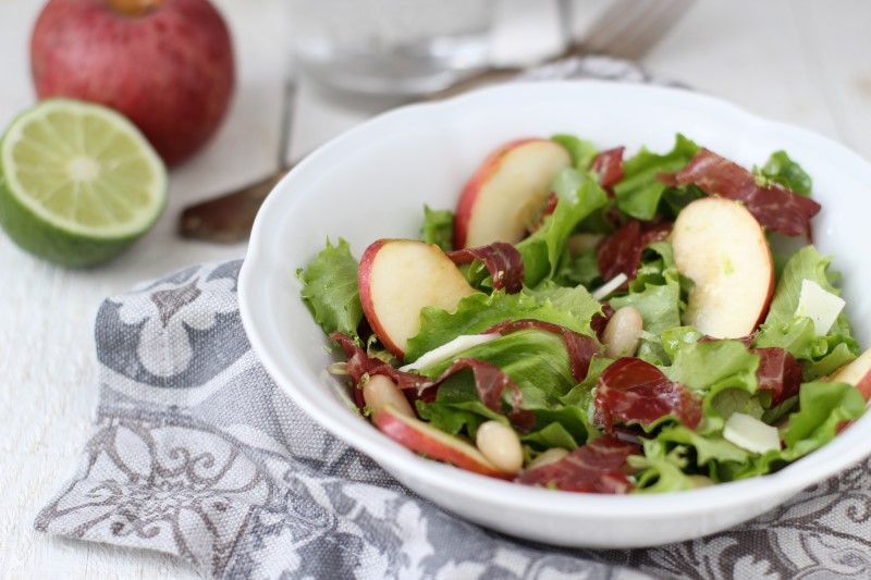 Insalata con Bresaola della Valtellina IGP, cannellini, mela e lime