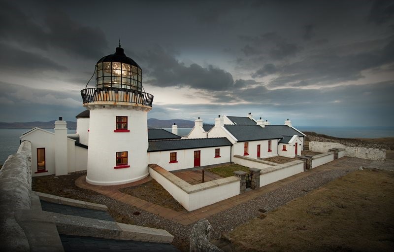 Clare-Island-Lighthouse-as-night-falls