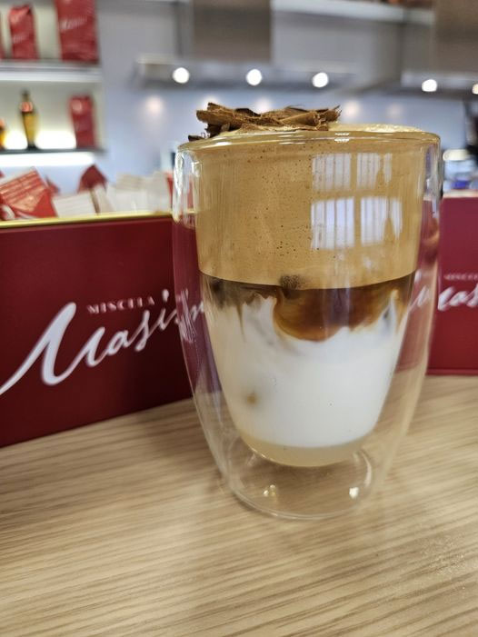 “Cappuccino Invertito”, coffee drink di Essse Caffè, realizzato da Vito Campanelli, Coffee Master e Ambassador.